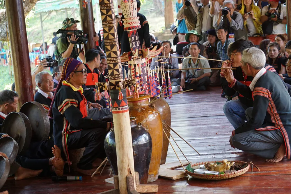 Xem phục dựng lễ nhưng chỉ thấy… mông nghệ nhân ảnh 6