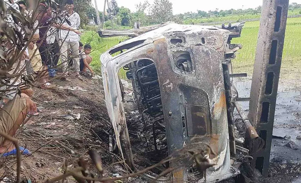 Đốt ô tô vì nghi bị thôi miên: Bị hình sự là cái chắc ảnh 2 Đốt ô tô vì nghi bị thôi miên: Bị hình sự là cái chắc ảnh 2