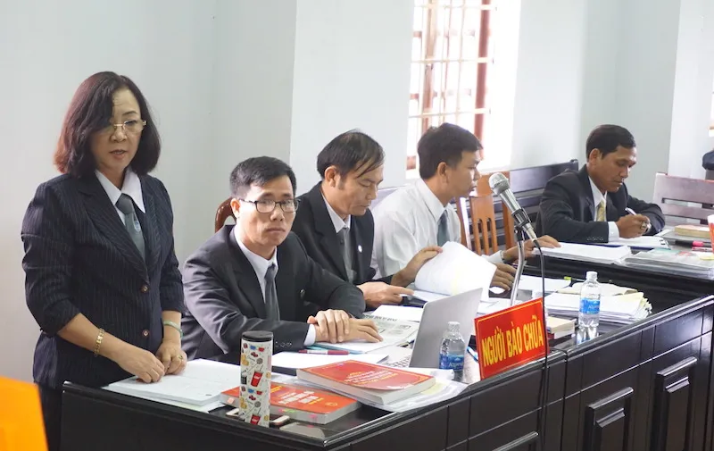 Bị Luật sư phản ứng, kiểm sát viên rút kinh nghiệm ngay