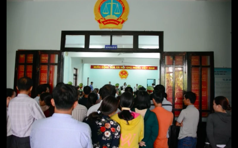 Ngay sau đó, PGS-TS Trần Văn Độ (Nguyên Phó Chánh án TAND Tối cao) từng có bài phân tích khẳng định hành vi của các bị cáo không cấu thành bất cứ tội danh nào của BLHS. Lẽ ra tòa phải tuyên các bị cáo không phạm tội mới đúng quy định pháp luật.