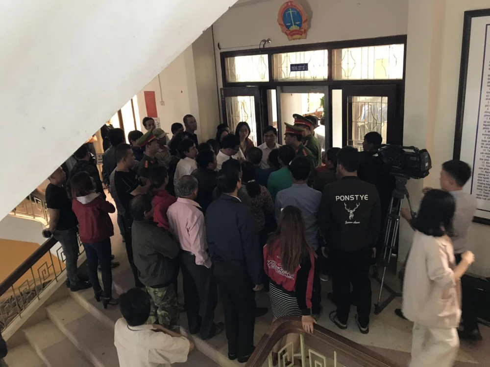Xử vụ cưa gỗ khô: Người dân phản ứng vì phải ở ngoài hành lang ảnh 2