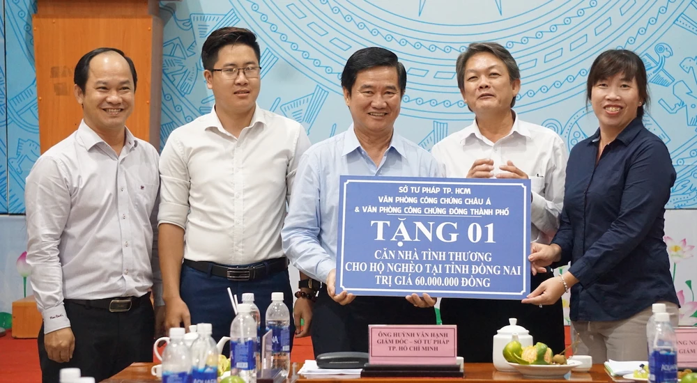 Luật Hộ tịch mâu thuẫn với Luật Nuôi con nuôi ảnh 2