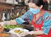 ‘Hơn 23.000 người đã mất do đại dịch, có người thân, bạn bè… của tôi’ ảnh 3 Giúp người khác để xoa dịu chính mình