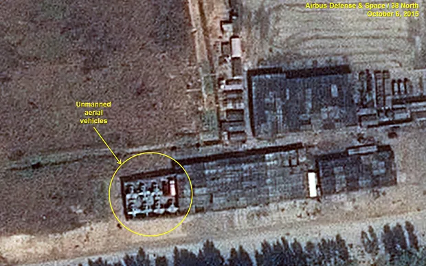 Ảnh vệ tinh 'soi' quy mô diễu binh rầm rộ của Triều Tiên ảnh 2