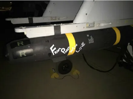 Mỹ khắc thông điệp 'Paris, yêu dấu' lên bom không kích IS ảnh 2 Mỹ khắc thông điệp 'Paris, yêu dấu' lên bom không kích IS ảnh 2