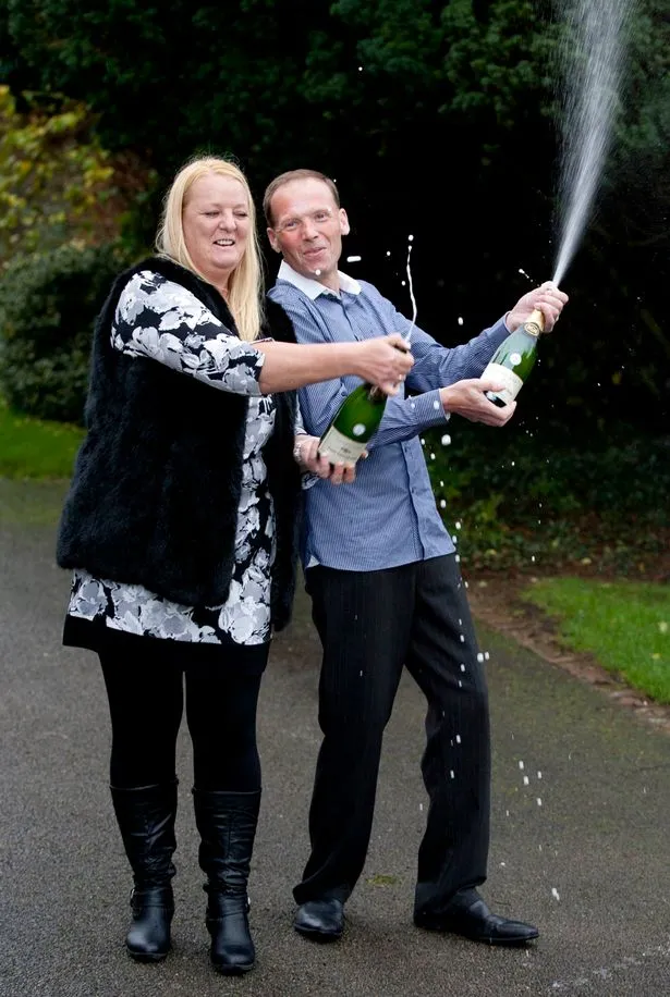 Trúng số độc đắc 33 tỉ đồng do... mua nhầm vé số ảnh 2 Trúng số độc đắc 33 tỉ đồng do... mua nhầm vé số ảnh 2