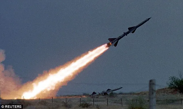 Tên lửa hành trình Nga bay chệch quỹ đạo, rơi xuống nhà dân ảnh 1 Tên lửa hành trình Nga bay chệch quỹ đạo, rơi xuống nhà dân ảnh 1