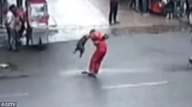 chó dữ tấn công 20 người ở Trung Quốc