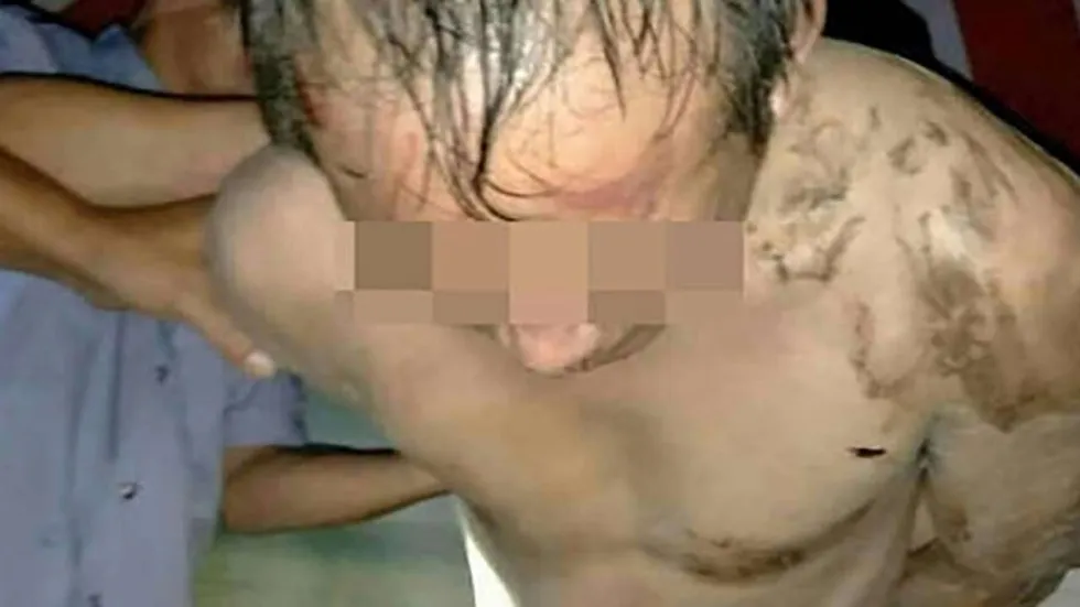 thầy giáo TRung Quốc bị lột trần