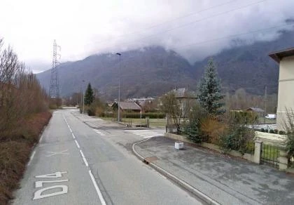 máy bay Pháp đâm vào cây