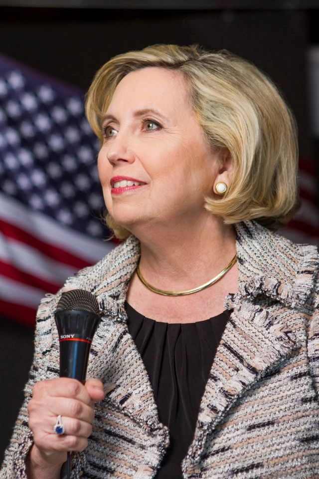 bản sao bà Clinton