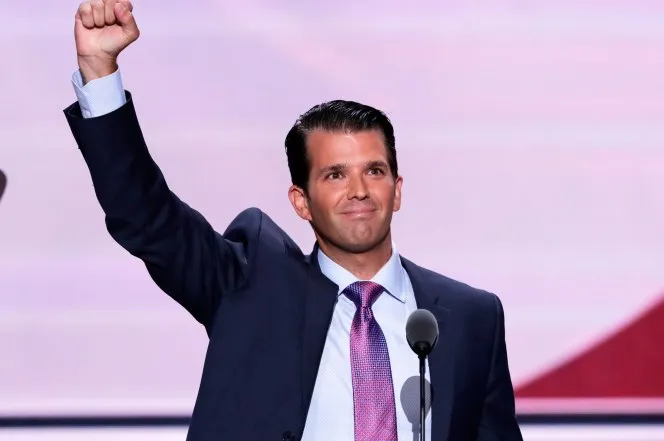 con trai donald trump