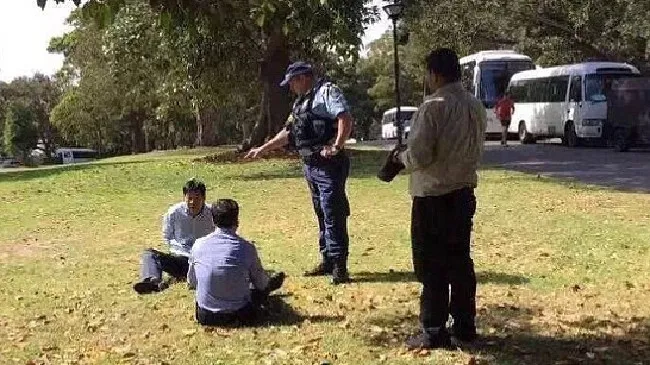 Hai du khách Trung Quốc