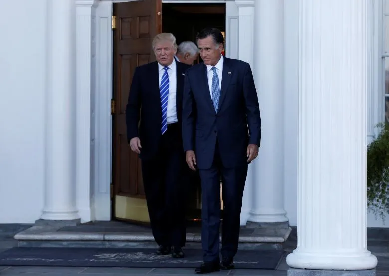 Tổng thống đắc cử Donald Trump và ông Mitt Romney