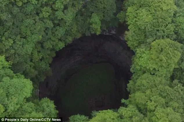 49 hố sụt ở Trung Quốc