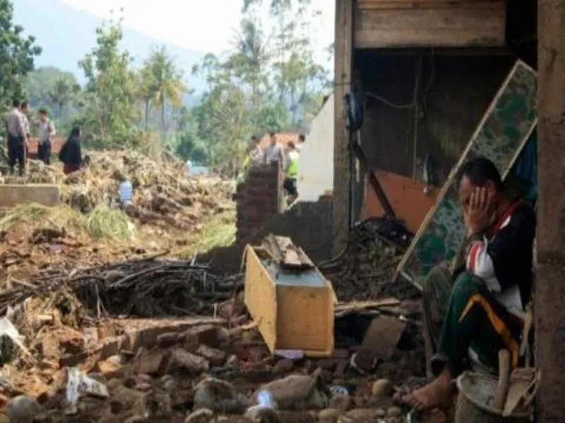 Sạt lở đất kinh hoàng ở Indonesia