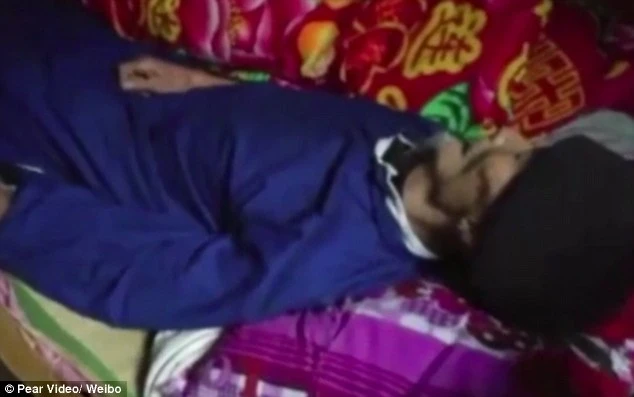 cụ ông Trung Quốc chết đi sống lại