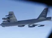 Nga tung Su-27 chặn oanh tạc cơ B-52 của Mỹ 