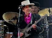 Bob Dylan lần đầu lên tiếng về giải Nobel Văn học
