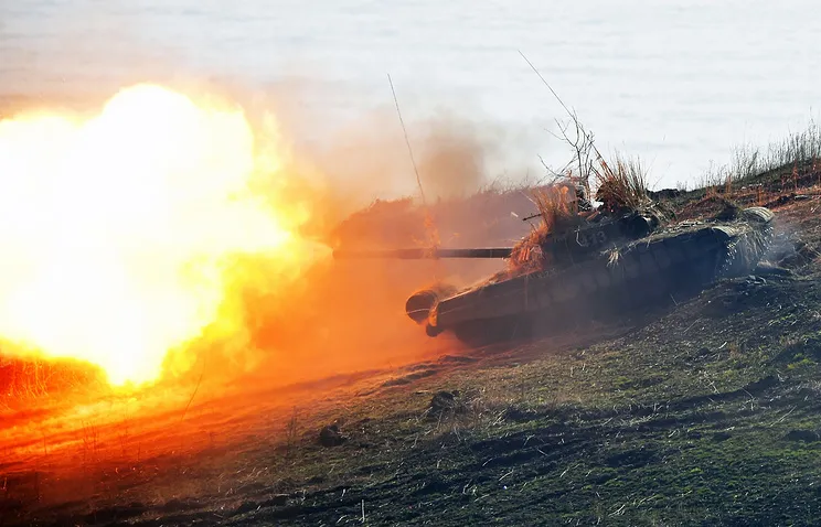 Xe tăng Nga lần đầu diễn tập bắn các mục tiêu trên biển ảnh 1 Xe tăng Nga lần đầu diễn tập bắn các mục tiêu trên biển ảnh 1