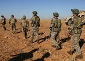 Mỹ bắt đầu rút khí tài quân sự khỏi Syria ảnh 2 Nhóm binh sĩ Mỹ đầu tiên rút khỏi Syria