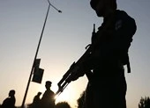 Đánh bom xe ở Afghanistan, 4 người chết, 90 người bị thương ảnh 2 Mỹ không kích giết nhầm 9 cảnh sát Afghanistan thay vì Taliban