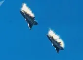 Hình ảnh Su-35 Nga 'khóa chết' tiêm kích Mỹ gây xôn xao ảnh 3 F-35 Mỹ tàng hình tới đâu cũng không qua mặt được Su-35 Nga?