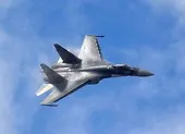 Hình ảnh Su-35 Nga 'khóa chết' tiêm kích Mỹ gây xôn xao