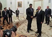 Video: Ông Maduro tặng thanh gươm cho ông Putin