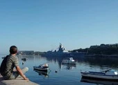Tàu chiến mang tên lửa Nga cập cảng Cuba, tàu Mỹ theo dõi sát