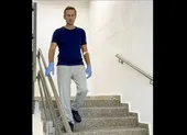 Ông Navalny đăng ảnh đi cầu thang, kể về quá trình hồi phục