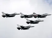 2 tiêm kích va chạm trên không, 1 người chết, 1 người mất tích ảnh 2 Máy bay F-16 của Đài Loan nghi bị rơi khi vừa cất cánh