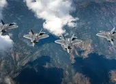 Lý do gì khách hàng nước ngoài từ chối mua UAV 'quái thú' của Trung Quốc? ảnh 3 Vây quanh Trung Quốc là những phi đội máy bay Mỹ lớn nhất