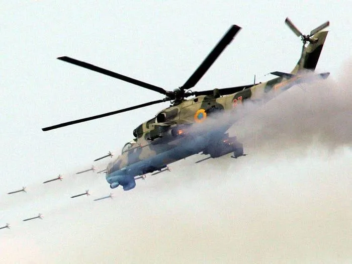 Trực thăng Mi-24 của Không quân Ukraine trong một cuộc tập trận gần Mykolayiv năm 2006. Ảnh: GENYA SAVILOV/AFP/ Getty Images