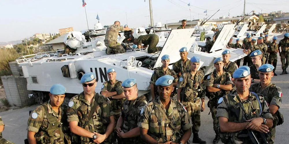 Quân đội Pháp và xe bọc thép AMX-10P tại căn cứ UNIFIL ở miền nam Lebanon tháng 9-2006. Ảnh: THOMAS COEX/AFP via Getty Images