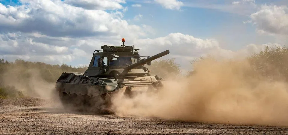 Quân đội Ukraine huấn luyện trên xe tăng huấn luyện đặc biệt Leopard 1 của Đức. Ảnh: GERMAN ARMY PHOTO Quân đội Ukraine huấn luyện trên xe tăng huấn luyện đặc biệt Leopard 1 của Đức. Ảnh: GERMAN ARMY PHOTO