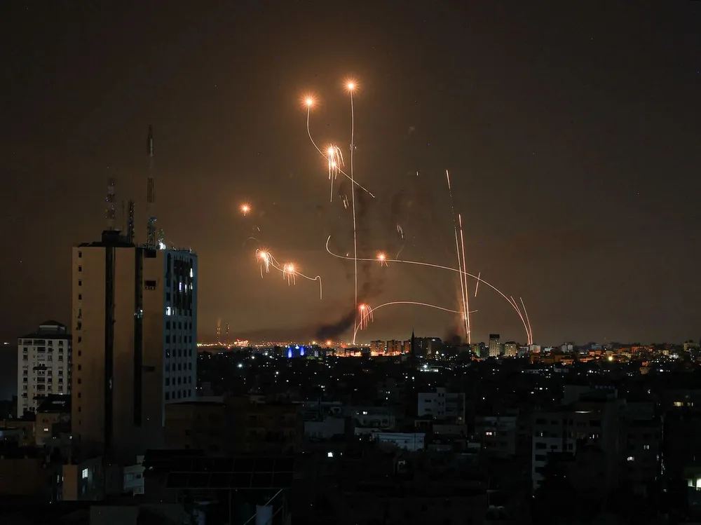Hệ thống Vòm Sắt đánh chặn rocket phóng từ Dải Gaza hôm 8-10. Ảnh: Mahmud Hams/AFP/Getty Images iron-dome-danh-chan-rocket-hamas.jpg