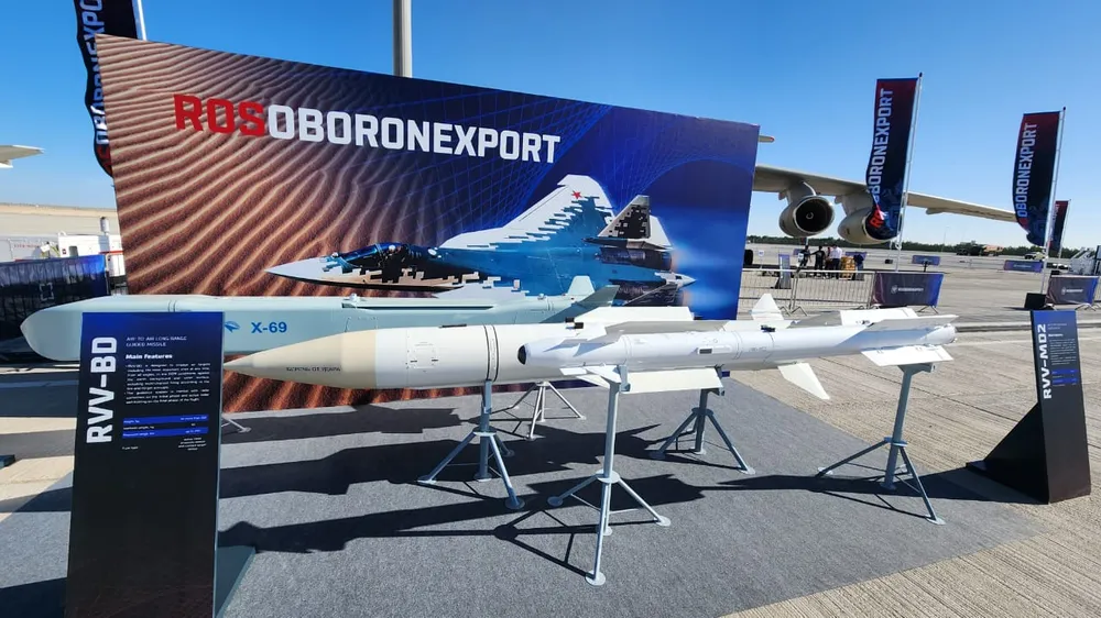 Tên lửa dẫn đường không đối không tầm xa RVV-BD của Nga tại triển lãm hàng không Dubai 2023. Ảnh: Asian Military Review Nga tăng gấp đôi tốc độ sản xuất tiêm kích Su-57, 'cơn ác mộng' với Ukraine sắp đến?