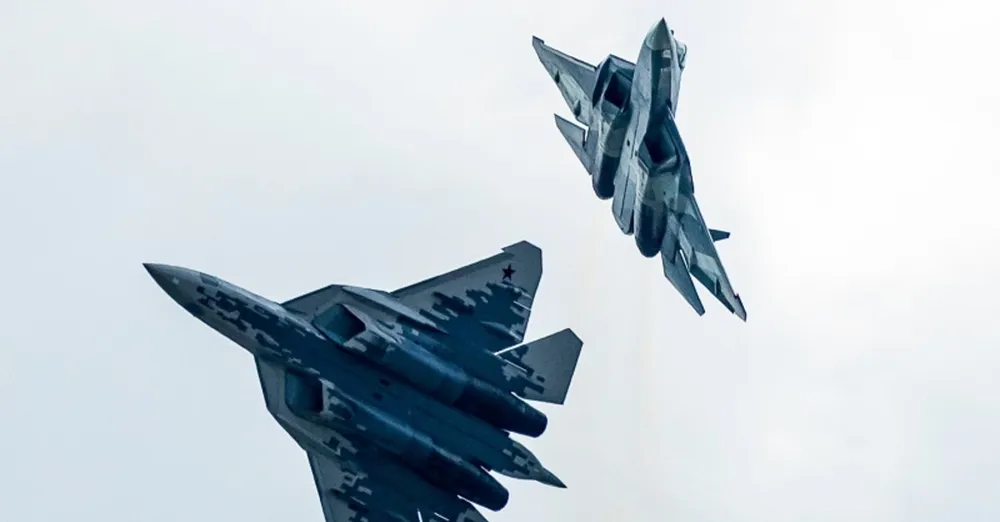 Tiêm kích tàng hình Su-57 của Nga trình diễn tại triển lãm Hàng không và Không gian quốc tế MAKS-2019 tổ chức tại TP Zhukovsky, ngoại ô thủ đô Moscow của Nga. Ảnh: AP Nga tăng gấp đôi tốc độ sản xuất tiêm kích Su-57, 'cơn ác mộng' với Ukraine sắp đến?
