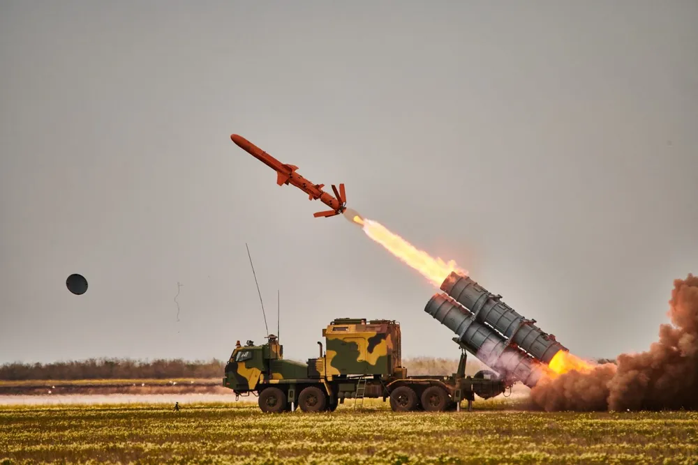 Một vụ phóng tên lửa diệt hạm Neptune. Ảnh: Oleksiy Bobovnikov/MILITARNYI Cách Ukraine chế ngự hệ thống phòng không hàng đầu thế giới S-400 của Nga
