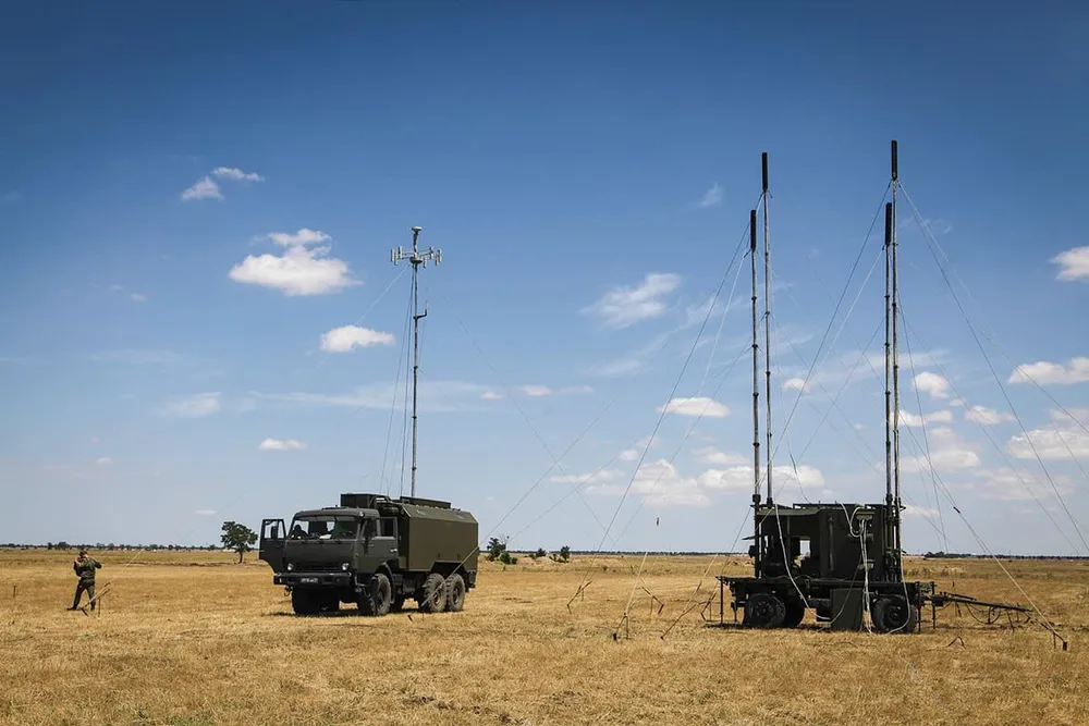 Hệ thống tác chiến điện tử R-330Zh Zhitel của Nga. Ảnh: MILITARNYI Pháo HIMARS 'hoàn toàn không còn hiệu quả' ở Ukraine, do đâu?