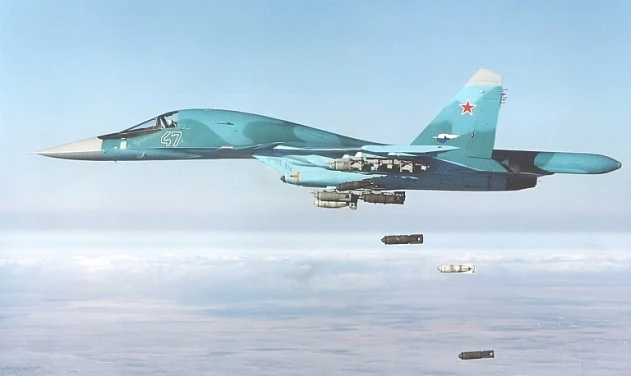 Tiêm kích Su-34 của Nga thả bom. Ảnh: Russian MoD Thừa máy bay nhưng thiếu bom, Ukraine làm gì để đối phó 'vũ khí thần kỳ' của Nga?