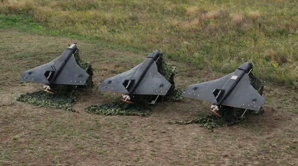 UAV mới của Nga được làm bằng xốp, có tên Gerbera. Ảnh: MILITARNYA Xuất hiện UAV mới của Nga làm bằng xốp tại Ukraine