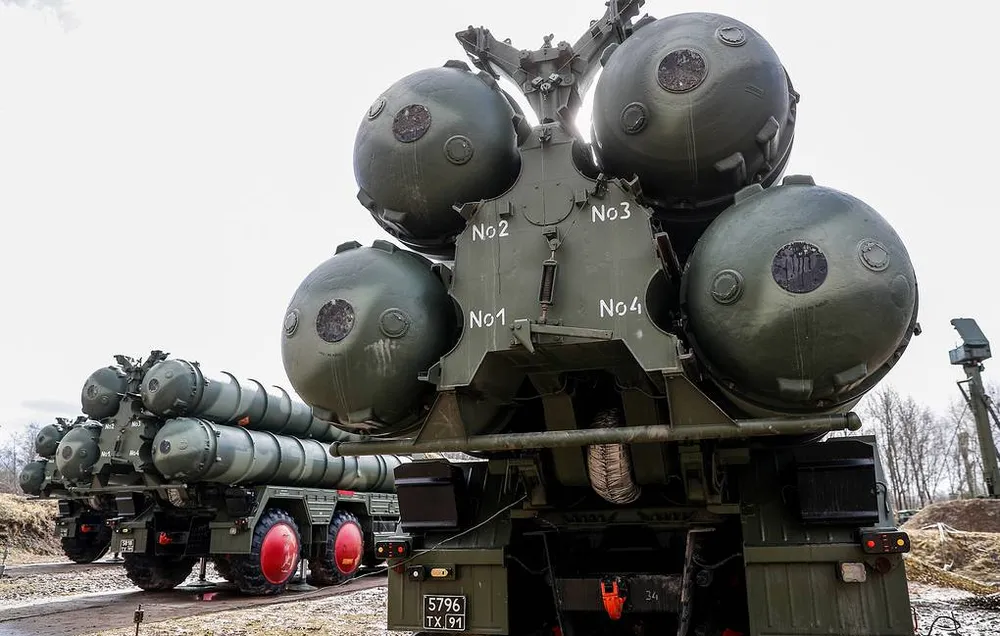 Hệ thống phòng không S-400 của Nga. Ảnh:Vitaly Nevar/TASS Tiêm kích Mirage 2000 Pháp gửi cho Ukraine có thể chống lại Su-35 và S-400 của Nga?