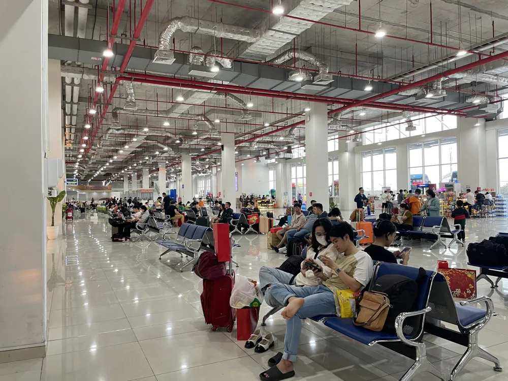 TP.HCM yêu cầu tổ chức bãi đệm đậu đỗ xe ra vào Bến xe Miền Đông mới. Ảnh: ĐT ben-xe-4.jpg