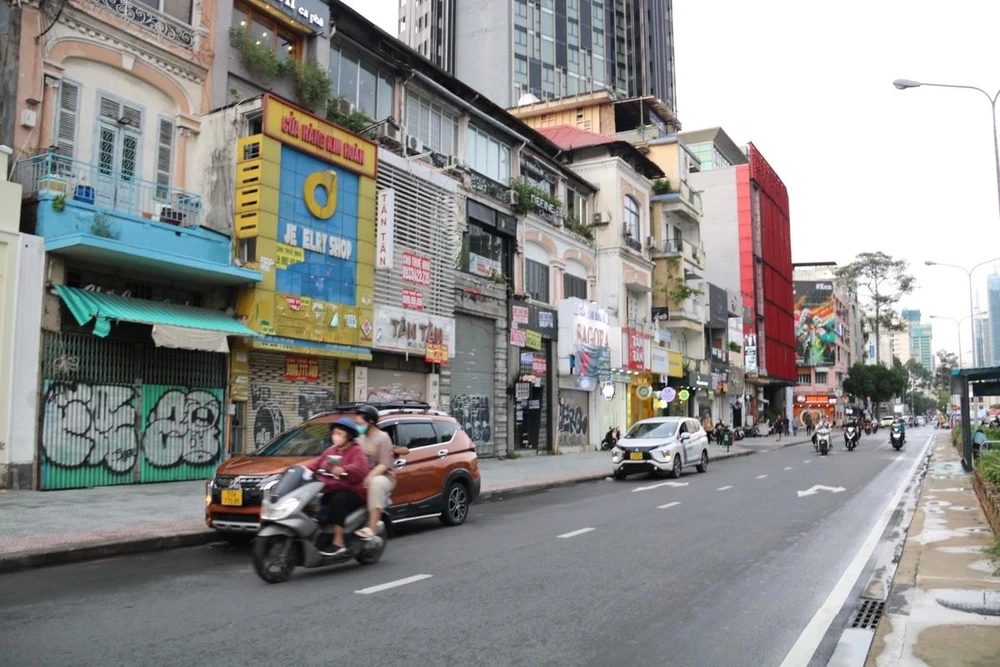 Đường Lê Lợi, quận 1 sẽ cấm xe lưu thông vào phần đường dành cho xe ô tô trong 11 ngày. cấm xe lưu thông