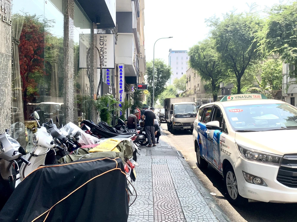 Vỉa hè trên đường Thái Văn Lung dự kiến mở rộng thêm mỗi bên 5 m. duong-Thai-Van-Lung-7.jpg