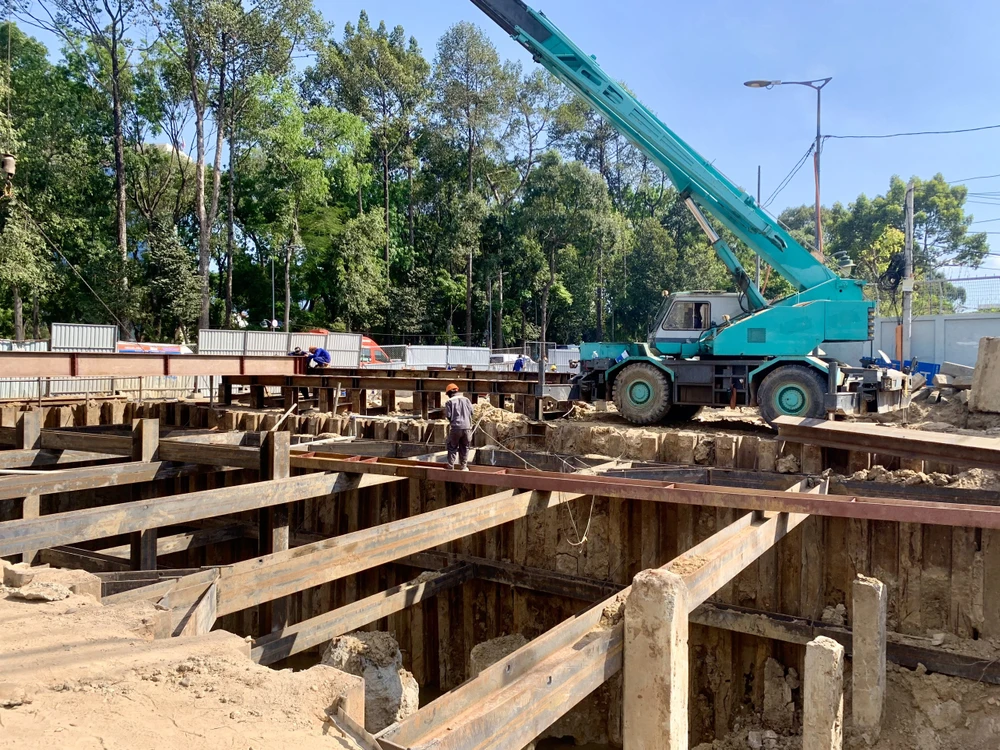 đường Trần Quốc Hoàn