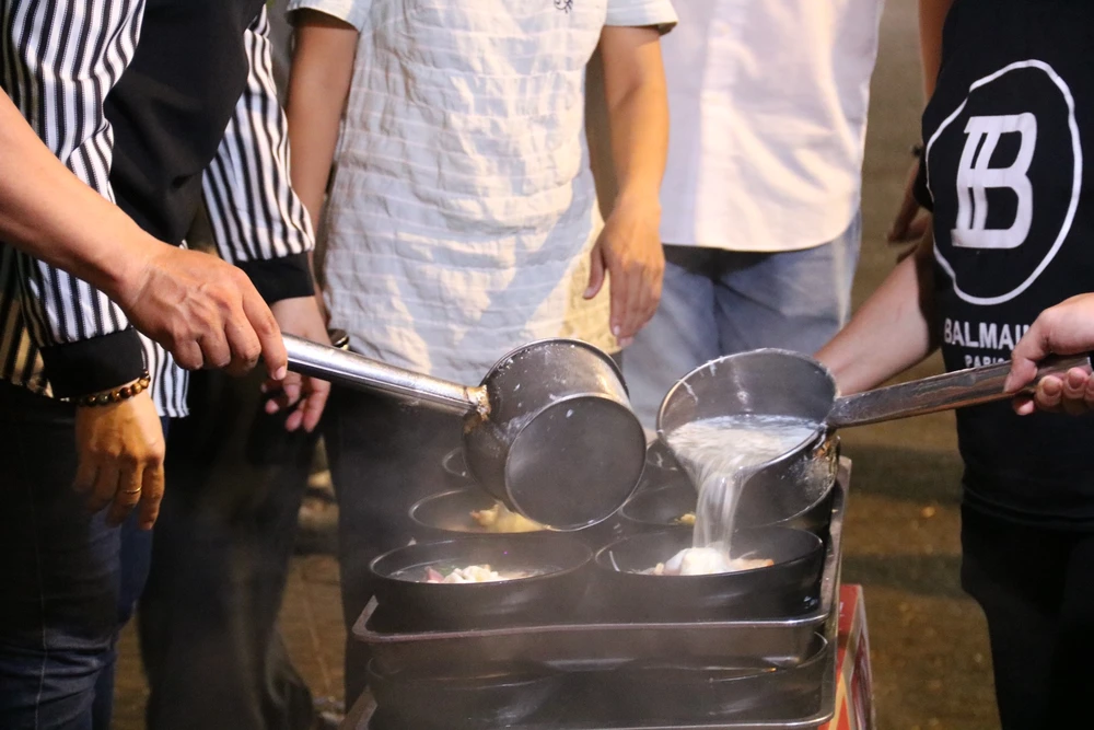 Những bát mì nghi ngút khói. mi-go-0-dong-21.jpg