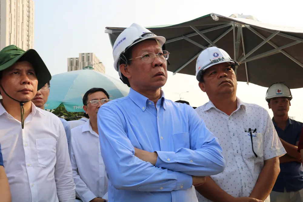 Chủ tịch UBND TP.HCM đề nghị Ban Giao thông và Sở GTVT TP nghiên cứu phương án "đóng" nút giao Mai Chí Thọ - Đồng Văn Cống để đảm bảo tiến độ dự án. Nút giao An Phú